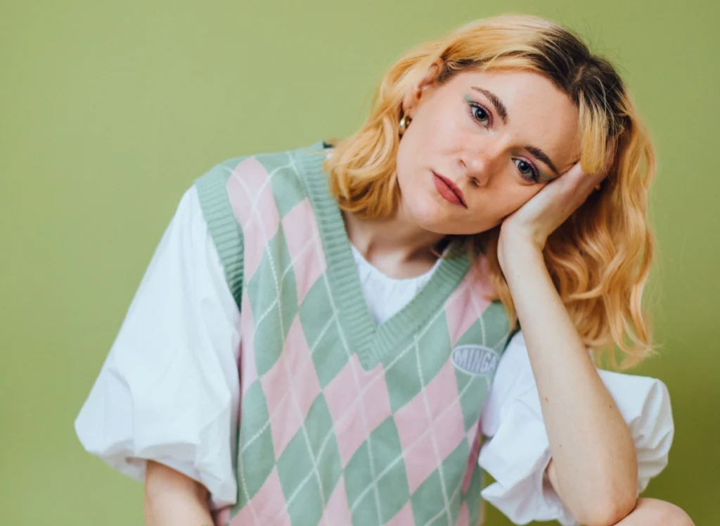 Fuzzy-pop newcomer Sukie shares playful and poignant new single “Honey Puff”