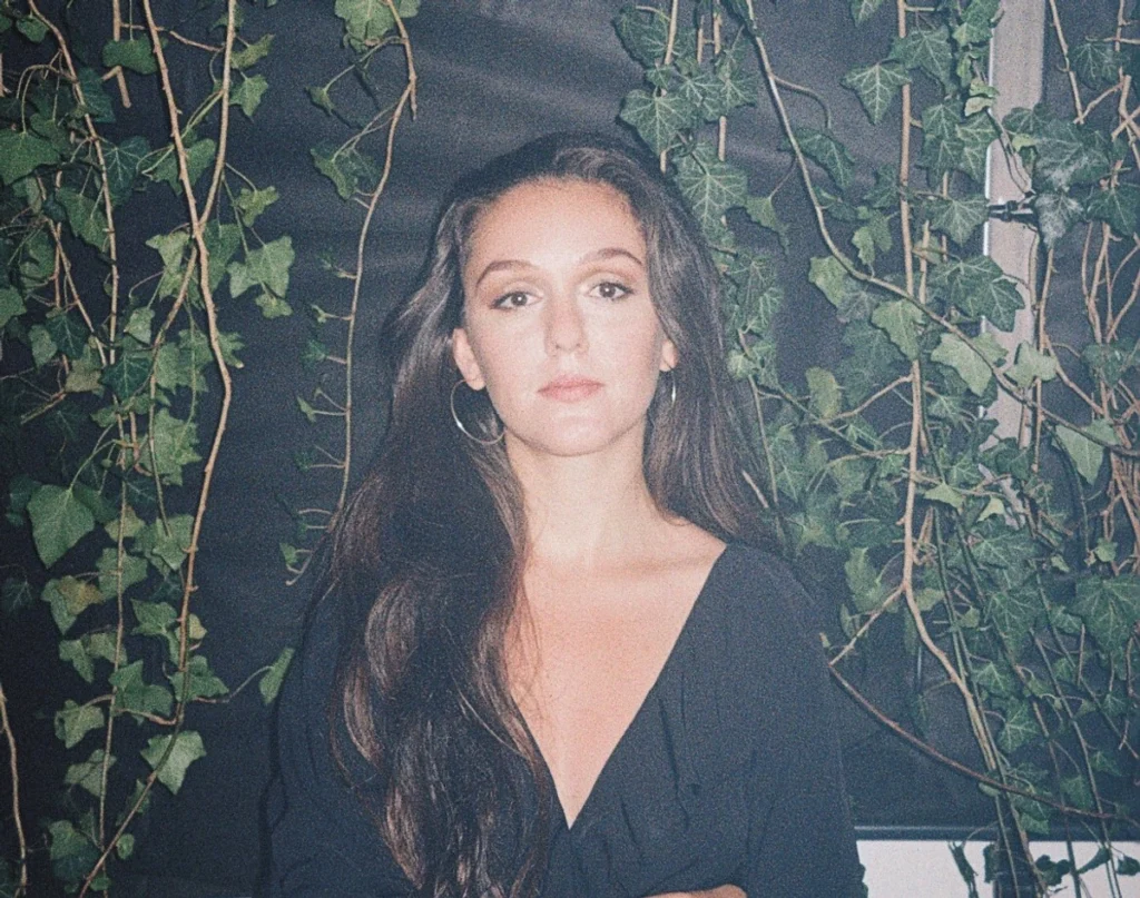 Melis depicts the turmoil of a love/hate relationship on powerful new offering “Waves”